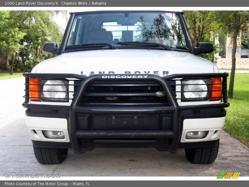 Chawton White / Bahama 2000 Land Rover Discovery II