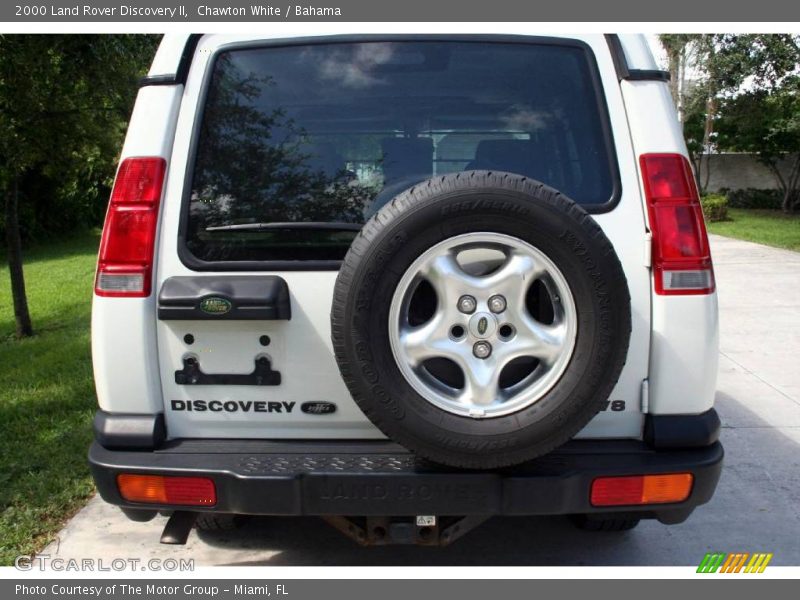 Chawton White / Bahama 2000 Land Rover Discovery II