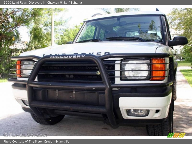 Chawton White / Bahama 2000 Land Rover Discovery II