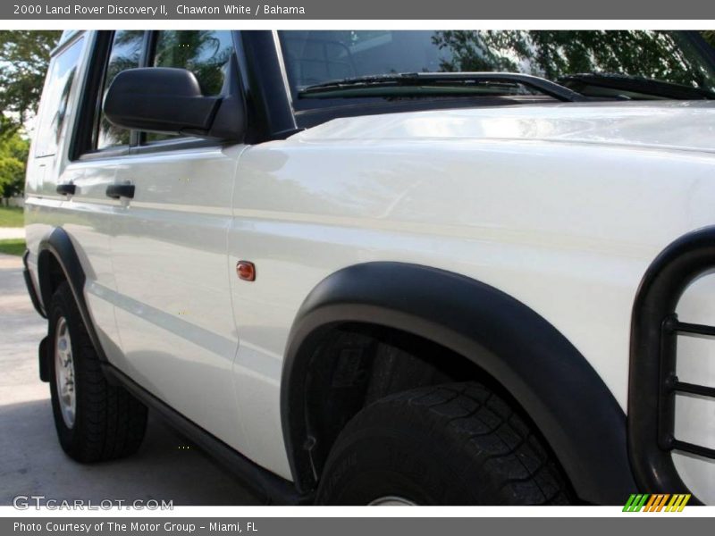 Chawton White / Bahama 2000 Land Rover Discovery II