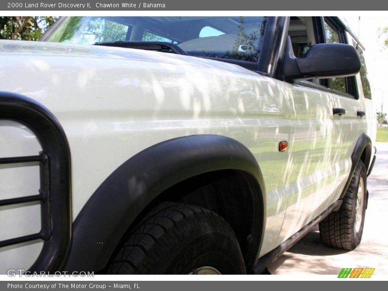 Chawton White / Bahama 2000 Land Rover Discovery II