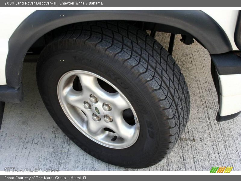 Chawton White / Bahama 2000 Land Rover Discovery II