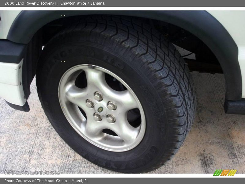 Chawton White / Bahama 2000 Land Rover Discovery II
