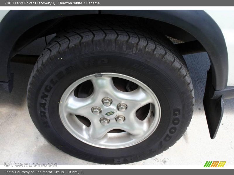 Chawton White / Bahama 2000 Land Rover Discovery II