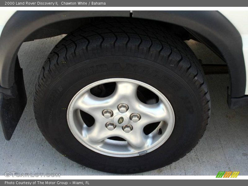 Chawton White / Bahama 2000 Land Rover Discovery II