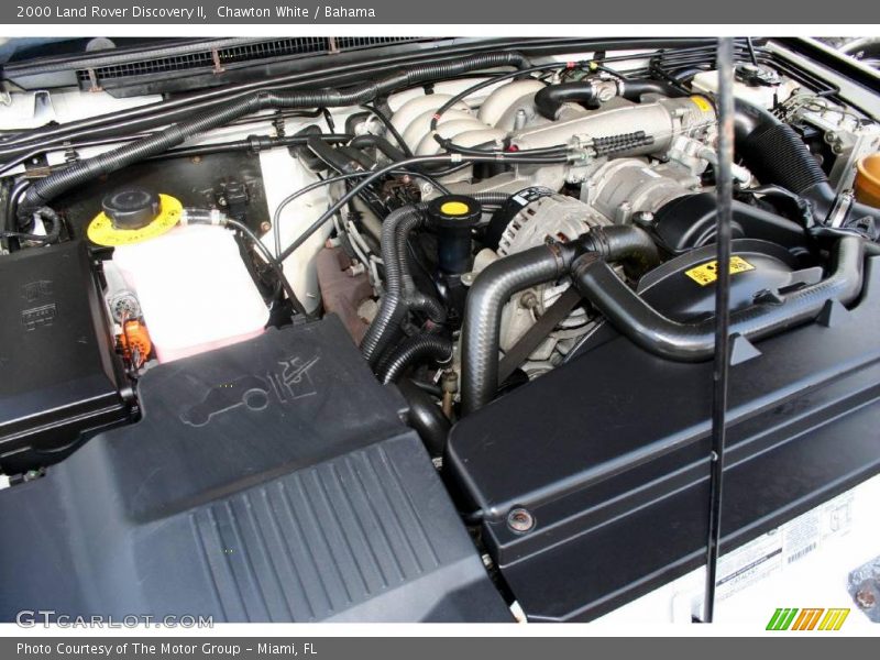 Chawton White / Bahama 2000 Land Rover Discovery II