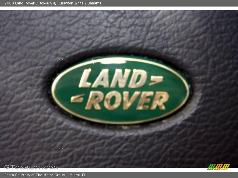 Chawton White / Bahama 2000 Land Rover Discovery II