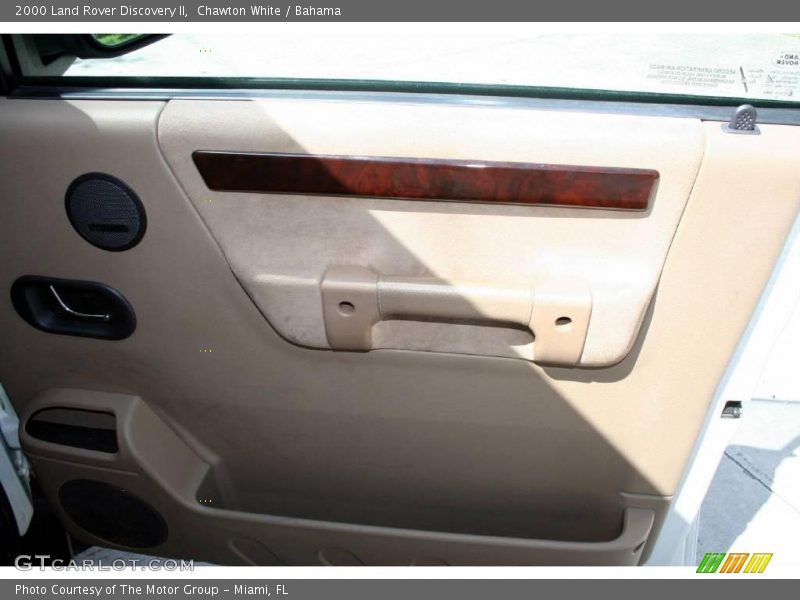 Chawton White / Bahama 2000 Land Rover Discovery II