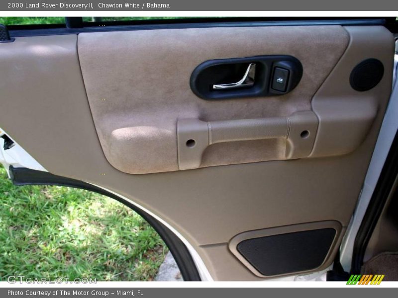 Chawton White / Bahama 2000 Land Rover Discovery II