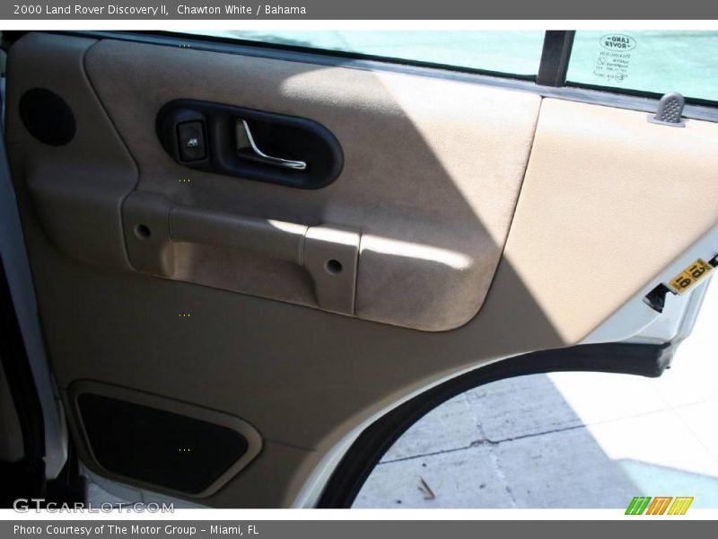 Chawton White / Bahama 2000 Land Rover Discovery II