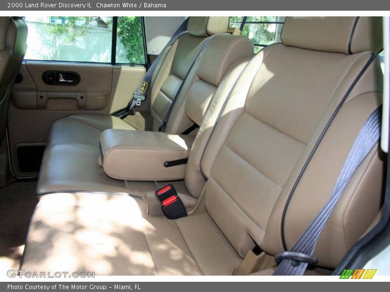 Chawton White / Bahama 2000 Land Rover Discovery II