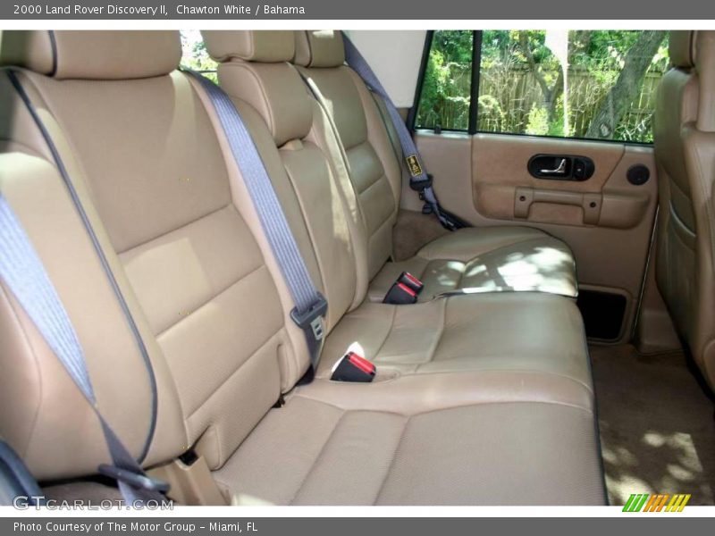 Chawton White / Bahama 2000 Land Rover Discovery II