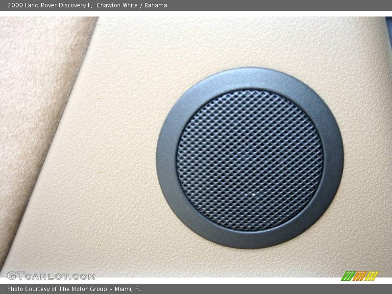 Chawton White / Bahama 2000 Land Rover Discovery II