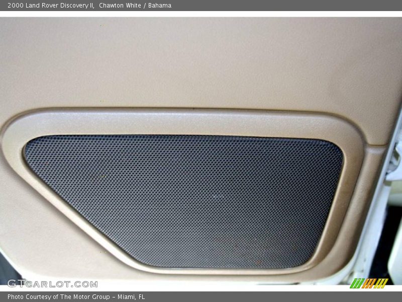 Chawton White / Bahama 2000 Land Rover Discovery II