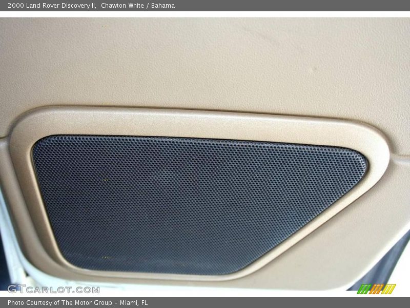 Chawton White / Bahama 2000 Land Rover Discovery II