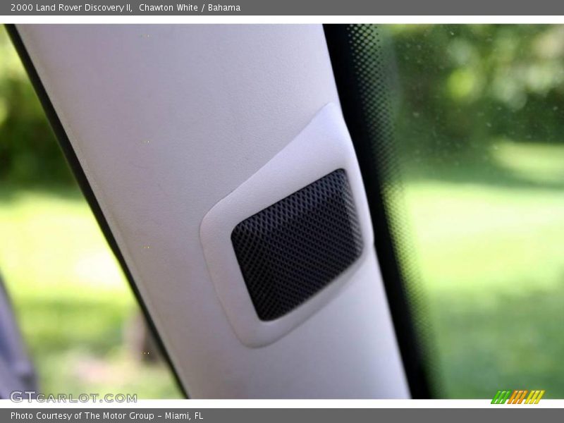 Chawton White / Bahama 2000 Land Rover Discovery II