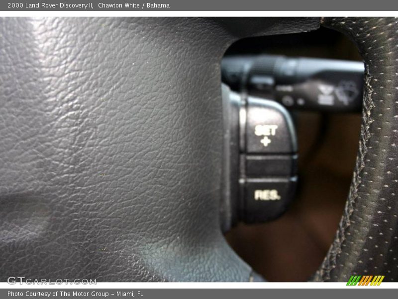 Chawton White / Bahama 2000 Land Rover Discovery II