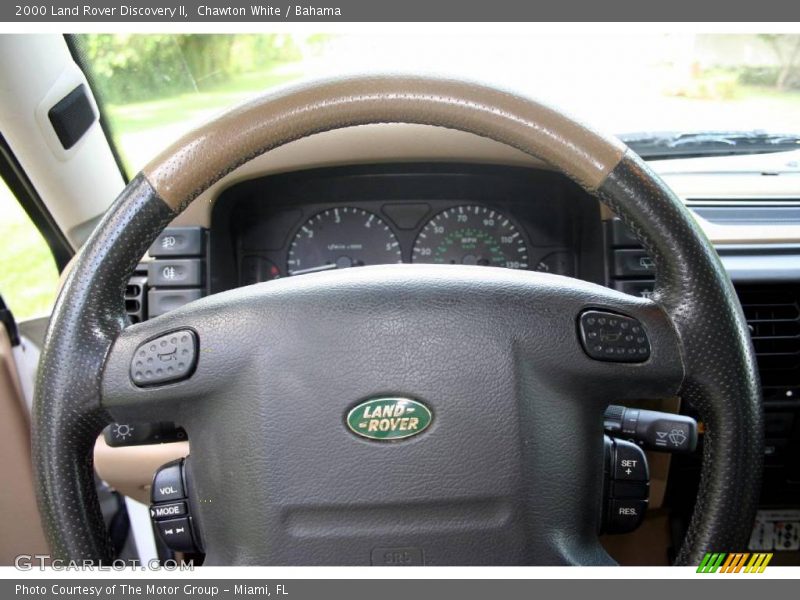 Chawton White / Bahama 2000 Land Rover Discovery II