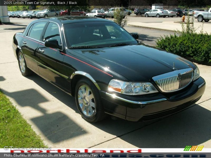 Black / Black 2005 Lincoln Town Car Signature