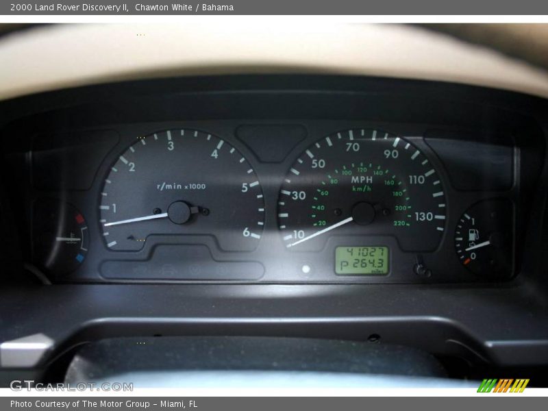 Chawton White / Bahama 2000 Land Rover Discovery II