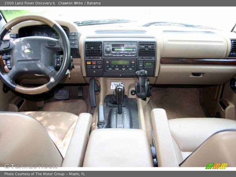 Chawton White / Bahama 2000 Land Rover Discovery II