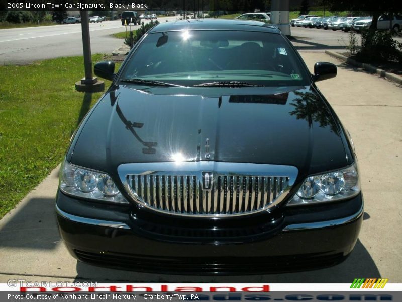 Black / Black 2005 Lincoln Town Car Signature