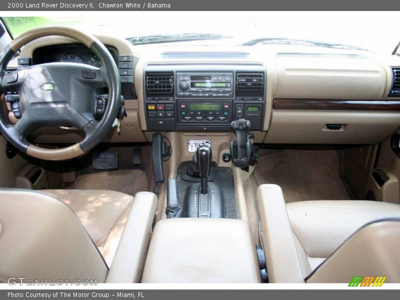 Chawton White / Bahama 2000 Land Rover Discovery II