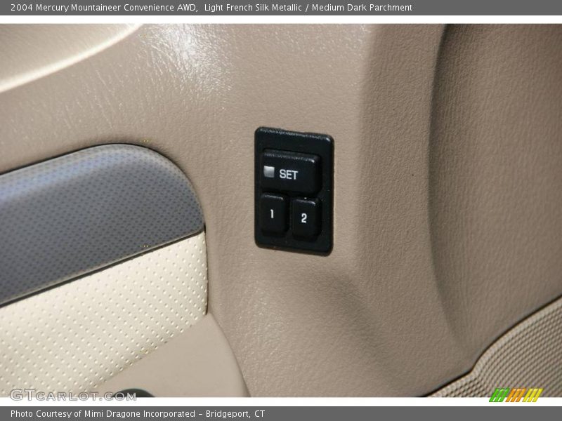 Light French Silk Metallic / Medium Dark Parchment 2004 Mercury Mountaineer Convenience AWD