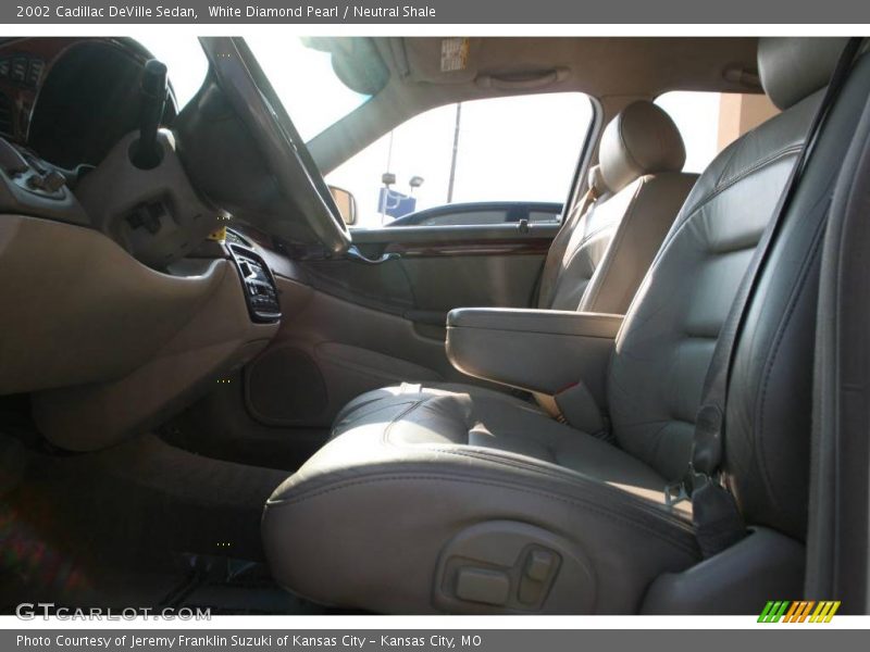 White Diamond Pearl / Neutral Shale 2002 Cadillac DeVille Sedan