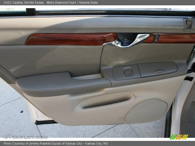 White Diamond Pearl / Neutral Shale 2002 Cadillac DeVille Sedan