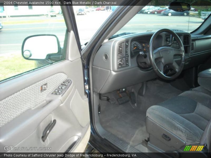 Dark Blue Metallic / Dark Charcoal 2004 Chevrolet Avalanche 1500 4x4