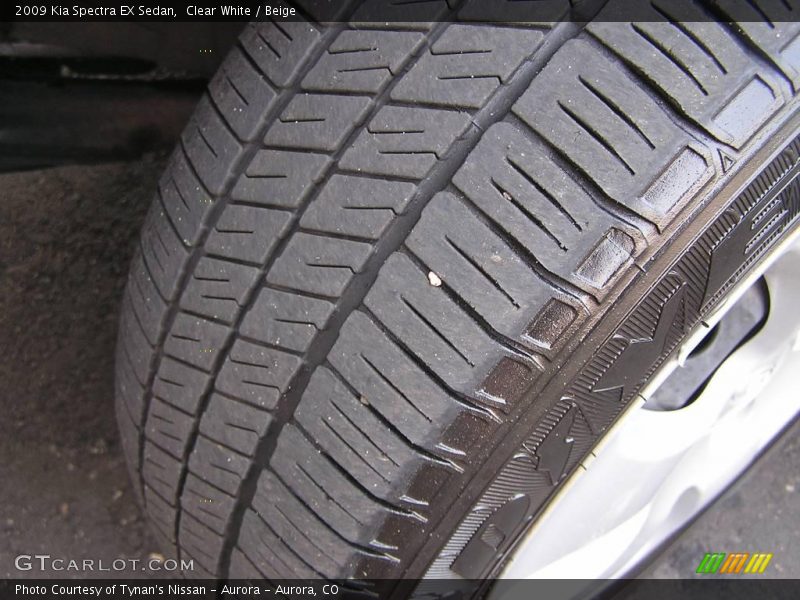 Clear White / Beige 2009 Kia Spectra EX Sedan