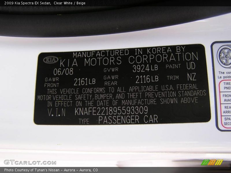 Clear White / Beige 2009 Kia Spectra EX Sedan