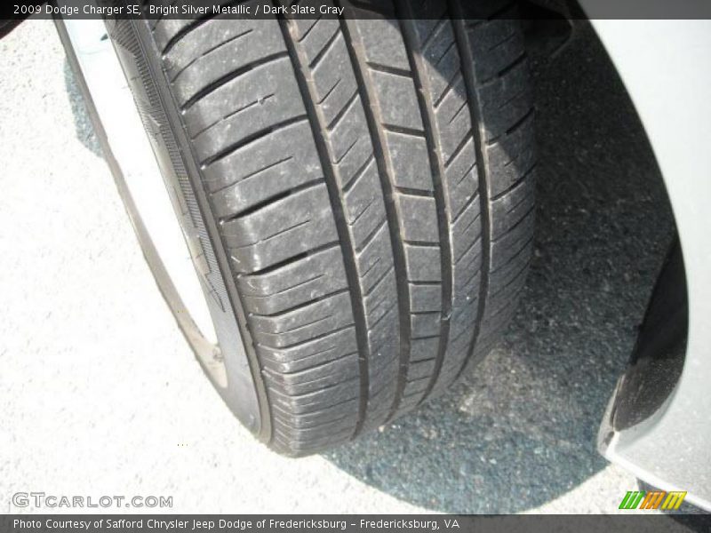 Bright Silver Metallic / Dark Slate Gray 2009 Dodge Charger SE