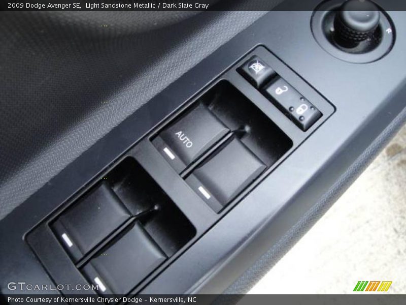 Light Sandstone Metallic / Dark Slate Gray 2009 Dodge Avenger SE