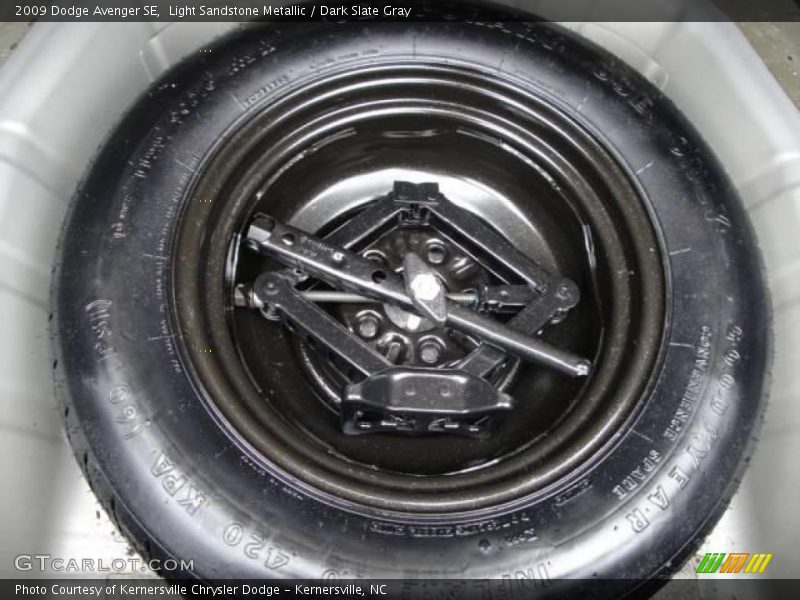 Light Sandstone Metallic / Dark Slate Gray 2009 Dodge Avenger SE
