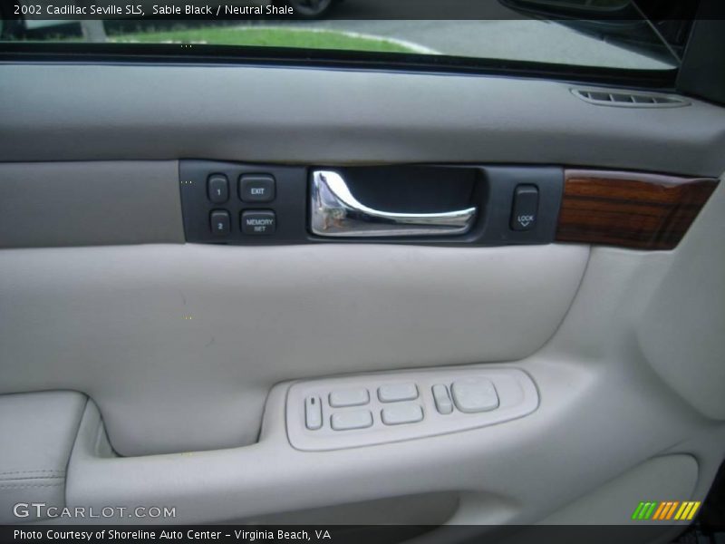 Sable Black / Neutral Shale 2002 Cadillac Seville SLS