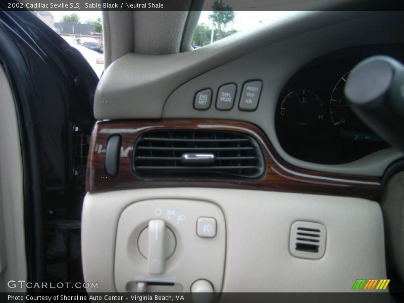 Sable Black / Neutral Shale 2002 Cadillac Seville SLS