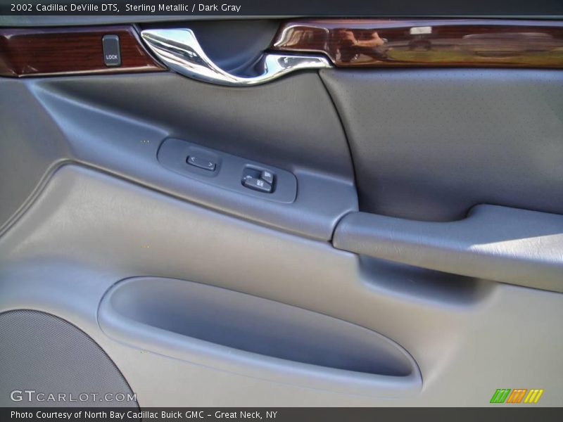 Sterling Metallic / Dark Gray 2002 Cadillac DeVille DTS