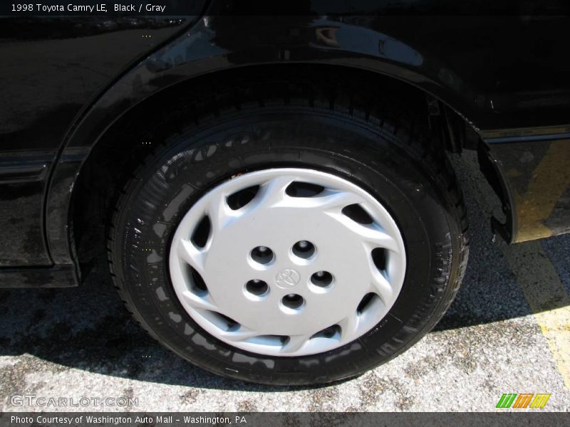 Black / Gray 1998 Toyota Camry LE