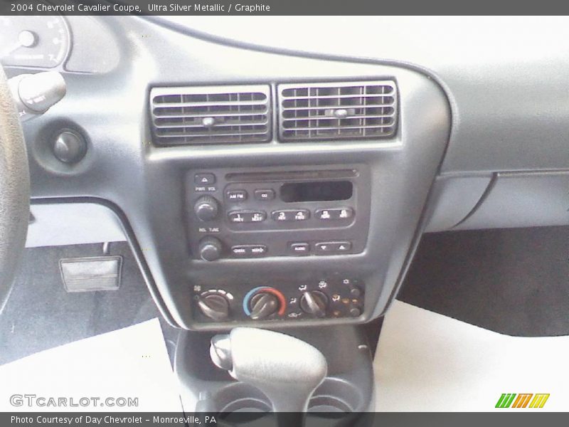 Ultra Silver Metallic / Graphite 2004 Chevrolet Cavalier Coupe