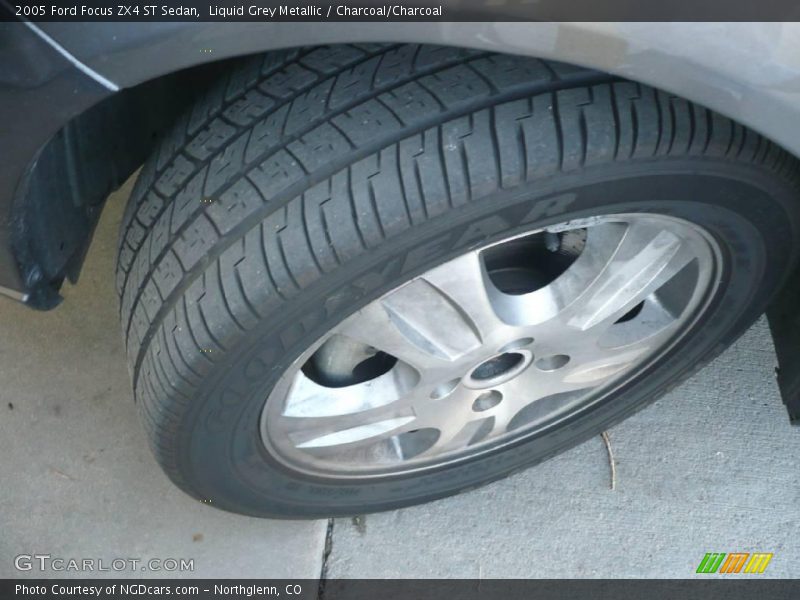 Liquid Grey Metallic / Charcoal/Charcoal 2005 Ford Focus ZX4 ST Sedan