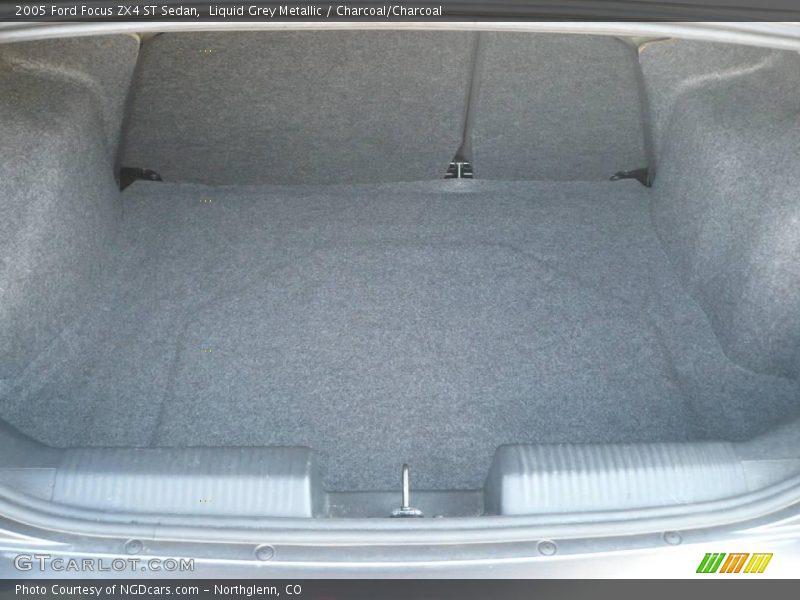 Liquid Grey Metallic / Charcoal/Charcoal 2005 Ford Focus ZX4 ST Sedan