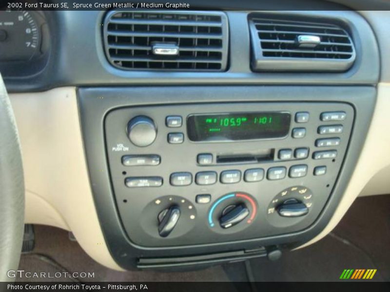 Spruce Green Metallic / Medium Graphite 2002 Ford Taurus SE