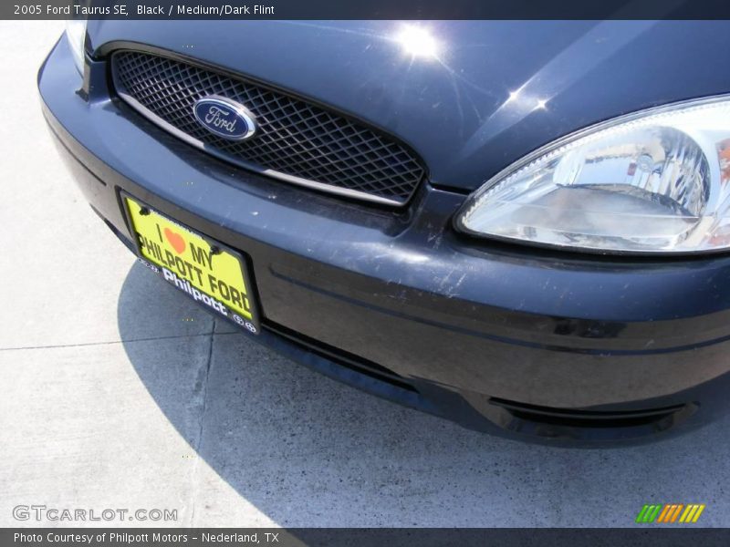 Black / Medium/Dark Flint 2005 Ford Taurus SE