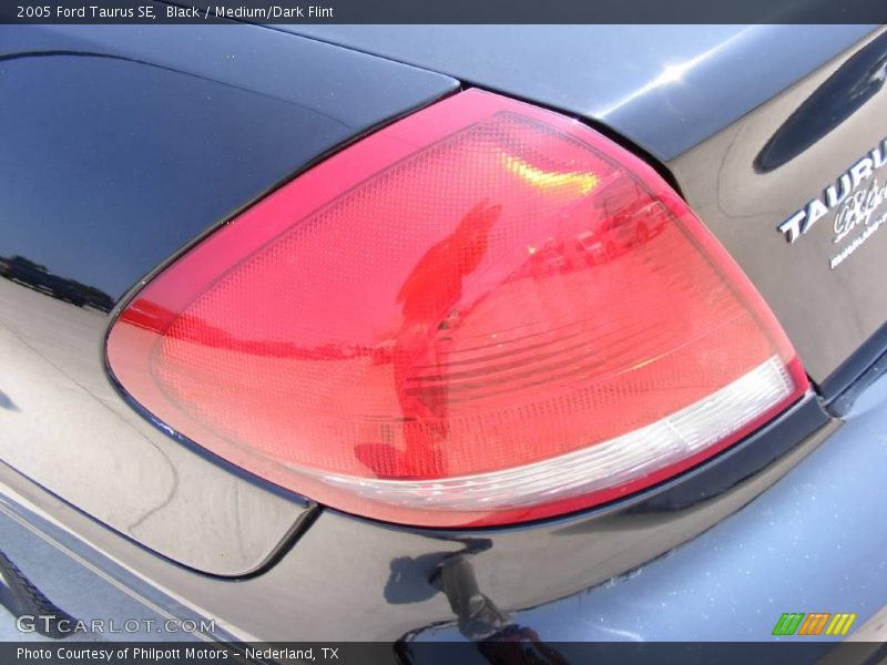 Black / Medium/Dark Flint 2005 Ford Taurus SE