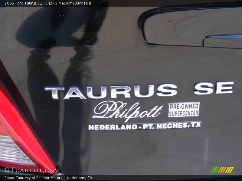Black / Medium/Dark Flint 2005 Ford Taurus SE
