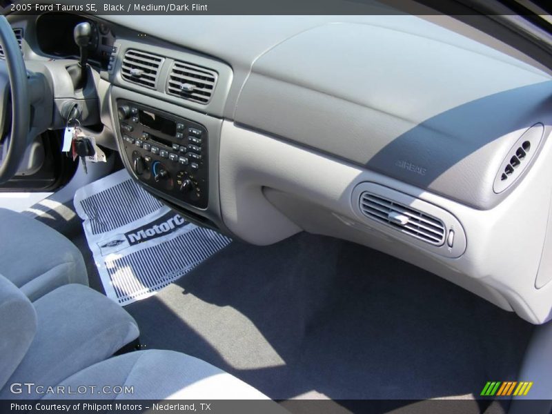 Black / Medium/Dark Flint 2005 Ford Taurus SE