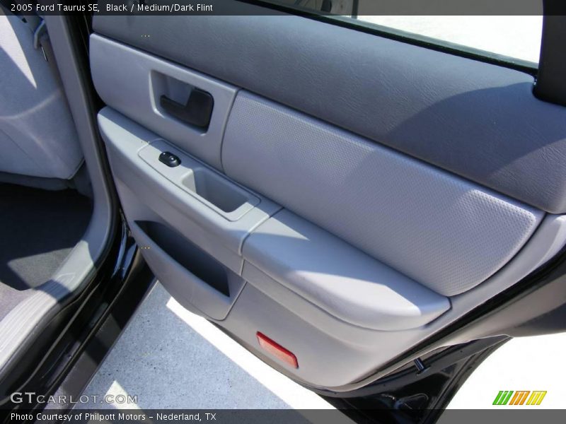 Black / Medium/Dark Flint 2005 Ford Taurus SE