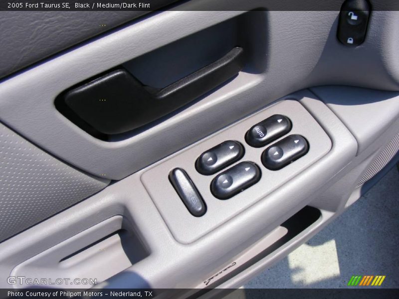 Black / Medium/Dark Flint 2005 Ford Taurus SE